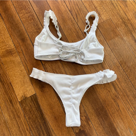 Hollister White Ribbed Ruffle Bikini - Picture 2 of 5